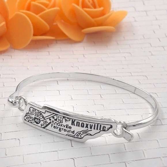 🌼 Tennessee State Shape Silver Bangle Bracelet - Picture 1 of 2